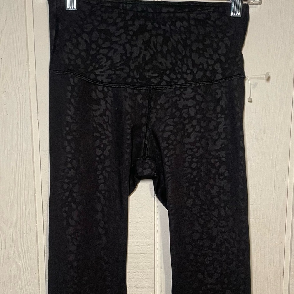 Old Navy Women’s active high rise go-dry leggings power press black leopard SP
